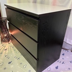 ガラス天板⭐️オシャレ　三段チェストの画像