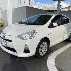 トヨタ　アクア　G