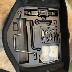 LS600hＬトランク内応急キット