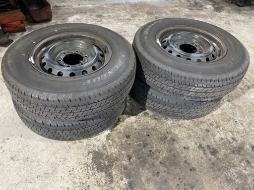 受け渡し決定しましたハイエース新車装着タイヤバリ山