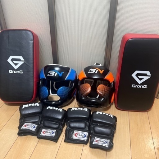 格闘技　MMA ボクシング　ヘッドギア　グローブ