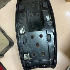 gt380 純正シート　鉄の画像