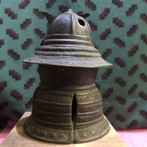 骨董　蔵出し品　銅器　古い香炉　彫金細工　鎧兜　武具甲冑型　灰　箱付 骨董 蔵出し品 銅器 古い香炉 彫金細工 鎧兜 武具甲冑型 灰 箱付