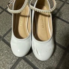 パールパンプス　18センチ