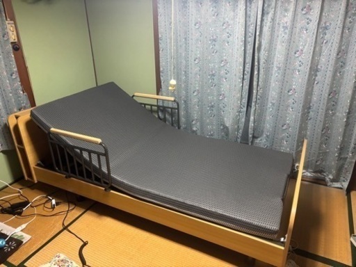 介護用　電動ベッド