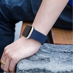 Mugust コンパチブル Apple Watch バンド 45mm 44mm 42mm 41mm 40mm 38mm、アップルウォッチバンド ソフトスポーツシリコン交換用リストバンド iWatch series SE2/SE/8/7/6/5/4/3/の画像