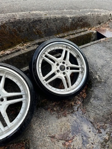 車のパーツ タイヤ、ホイール
