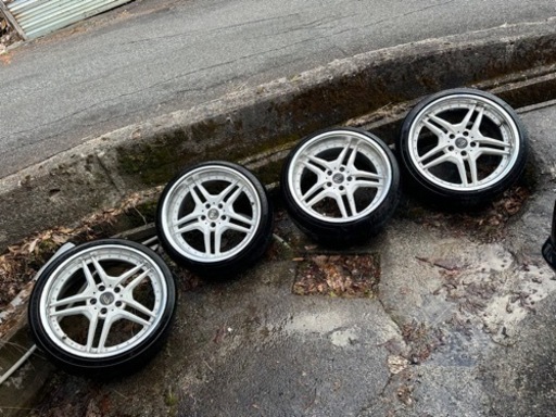 車のパーツ タイヤ、ホイール