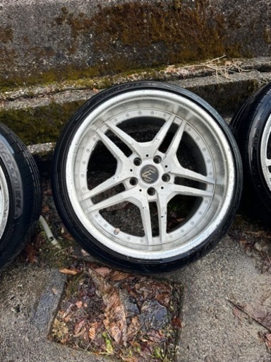 車のパーツ タイヤ、ホイール