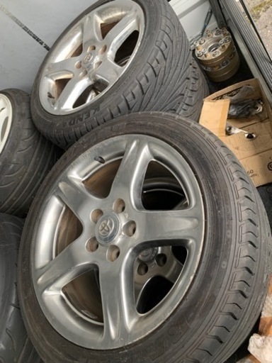 車のパーツ タイヤ、ホイール