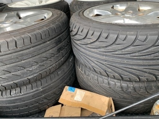 車のパーツ タイヤ、ホイール