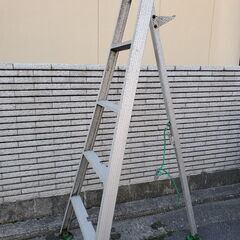 三脚脚立　取れない汚れがかなり付いています