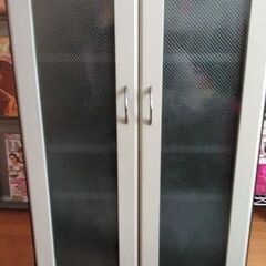 【無料】【中古】両面開きの摺りガラス・移動タイヤ付きの棚・シェル...