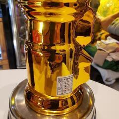 金の貯金箱の画像