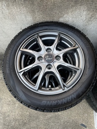 車のパーツ タイヤ、ホイール