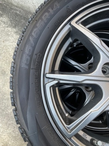 車のパーツ タイヤ、ホイール
