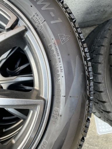 車のパーツ タイヤ、ホイール