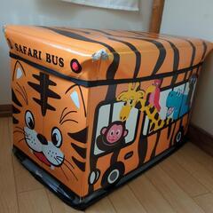 椅子になる　おもちゃ箱　
