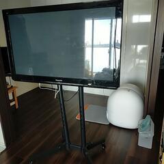 ４２型テレビ　キャスター付き