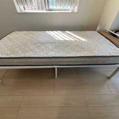 コンセント付きシングルベッド