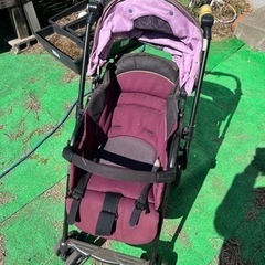 コンビのベビーカーです