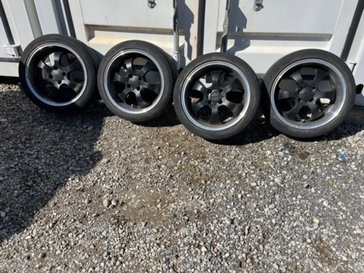 車のパーツ タイヤ、ホイール