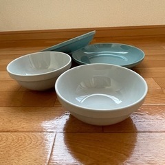 ニトリ　綺麗にスタッキングできるお皿とボウルセットで☆の画像