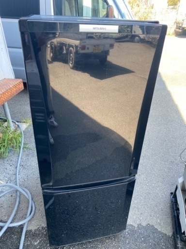 福岡市内配送無料　三菱電機 MITSUBISHI ELECTRIC MR-P15T-B [冷蔵庫（146L・右開き） サファイアブラック]
