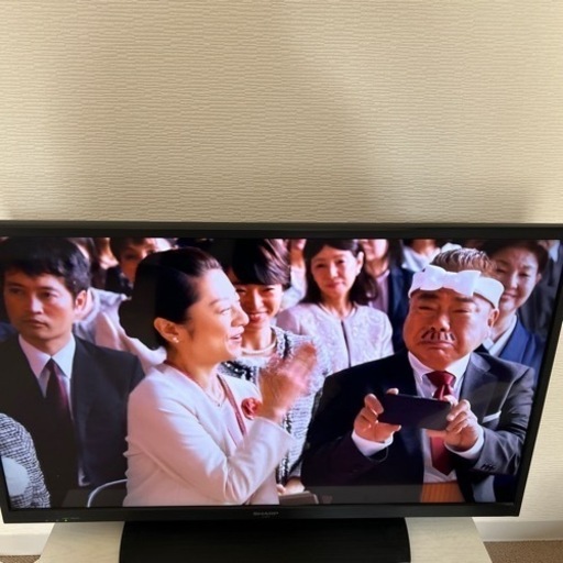 大型液晶テレビ