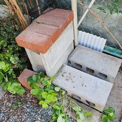 レンガ、ブロック、ベニヤ板