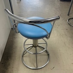 取引場所 南観音 N2403-348 青色 デザインチェア 汚れ キズあり 昇降動作 回転しにくいですの画像