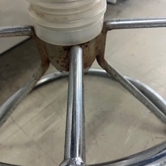 取引場所 南観音 N2403-348 青色 デザインチェア 汚れ キズあり 昇降動作 回転しにくいですの画像