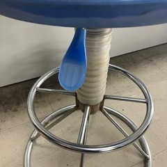 取引場所 南観音 N2403-348 青色 デザインチェア 汚れ キズあり 昇降動作 回転しにくいですの画像