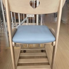 カリモク 学習 椅子  ハート 子供 家具 の画像