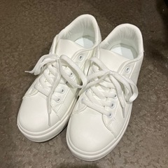 SHEIN ホワイトスニーカー 23.5センチの画像