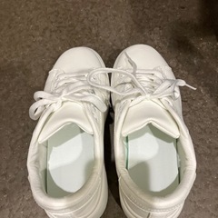 SHEIN ホワイトスニーカー 23.5センチの画像