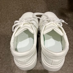 SHEIN ホワイトスニーカー 23.5センチの画像