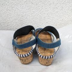  靴 サンダル　22.0cmの画像