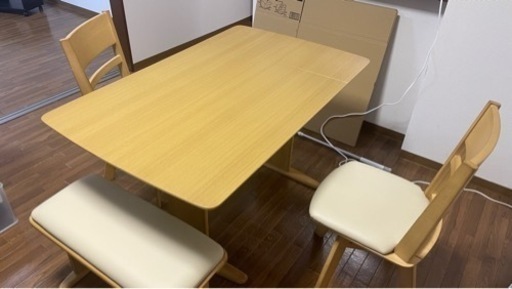 ダイニングテーブル、椅子セット