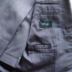 お洒落な細いストライプ柄のGAGNY製３シーズンスーツ の画像