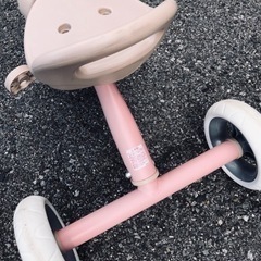 美品　ピンクのかわいい三輪車です。の画像