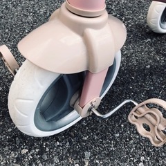 美品　ピンクのかわいい三輪車です。の画像