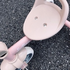 美品　ピンクのかわいい三輪車です。の画像