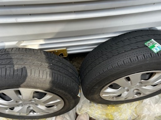 車のパーツ タイヤ、ホイール