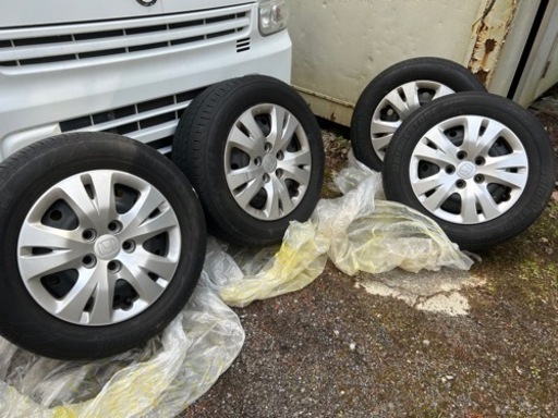 車のパーツ タイヤ、ホイール