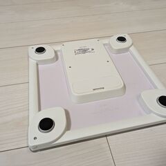 【値下げ☆（3,000円→1,000円）】体重体組成計 HBF-214-W カラダスキャン ホワイトの画像
