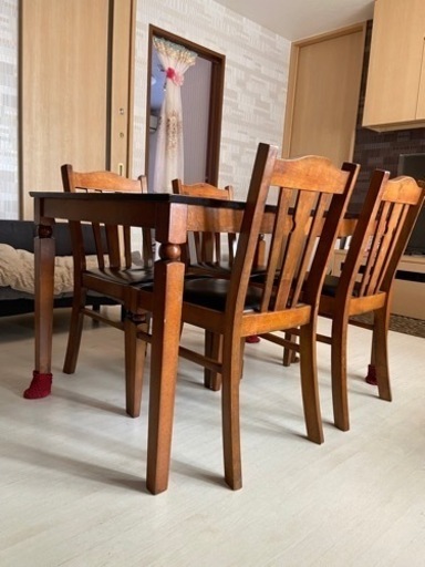 アンティークダイニングテーブルとイス