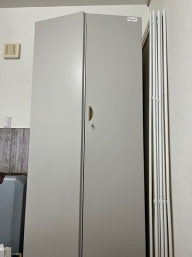 イトーキ両開き　鍵付きキャビネット
