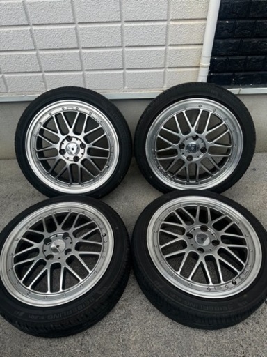 16インチのタイヤ、ホイール