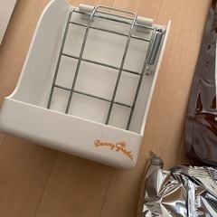 うさぎ用キャリー、チモシー入れ、体力ケアフードの画像